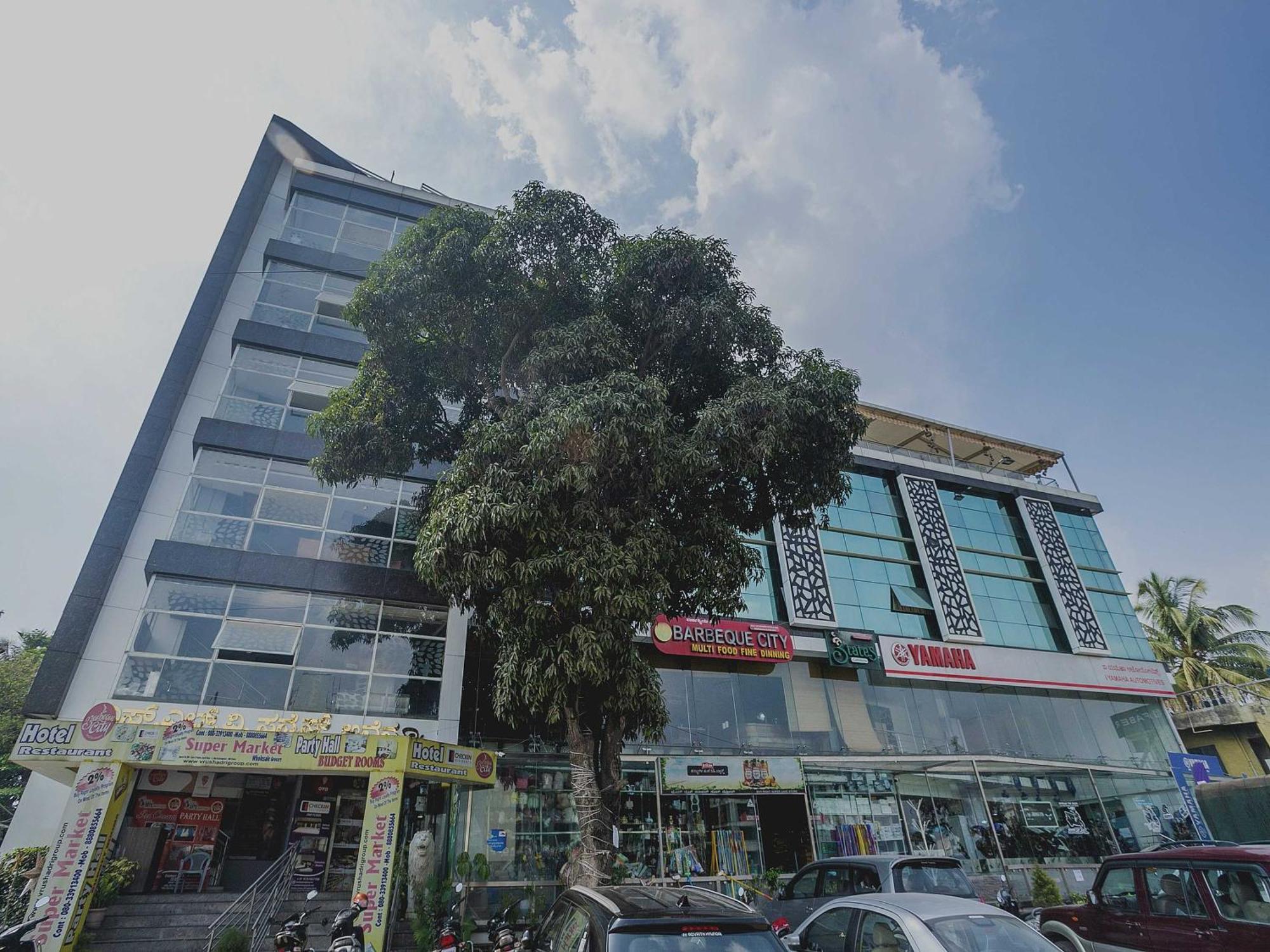 Oyo 5898切金雷根思酒店 班加罗尔 外观 照片