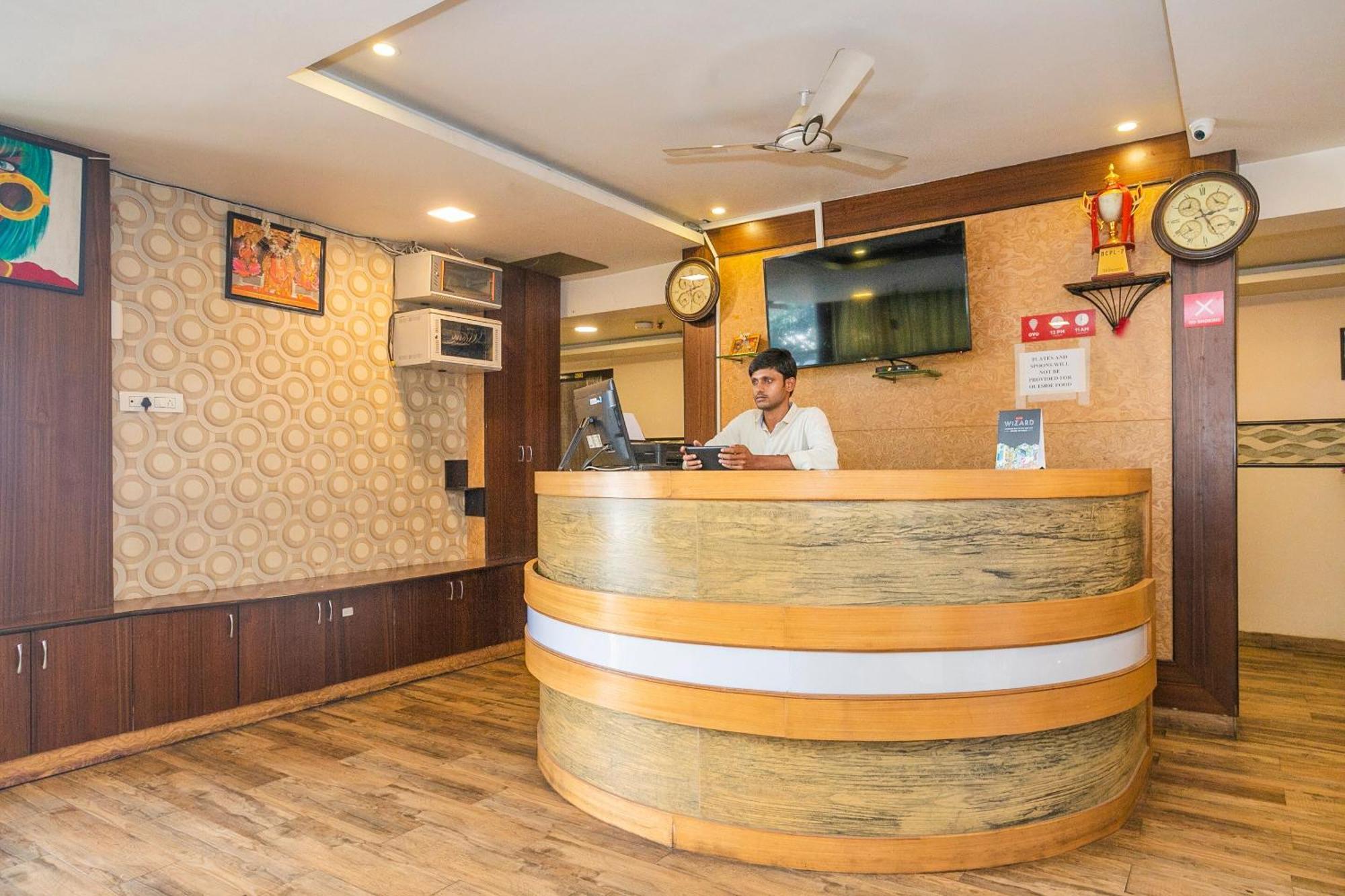 Oyo 5898切金雷根思酒店 班加罗尔 外观 照片